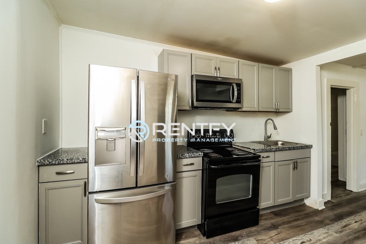 303 E Ingle St #B - Photo 2 of 10