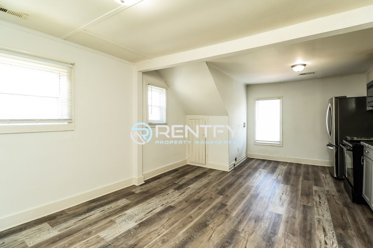 303 E Ingle St #B - Photo 3 of 10