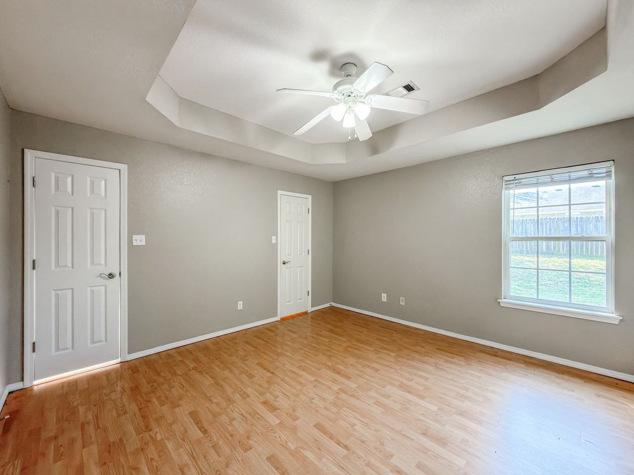 604 Chateau Dr - Photo 7 of 17