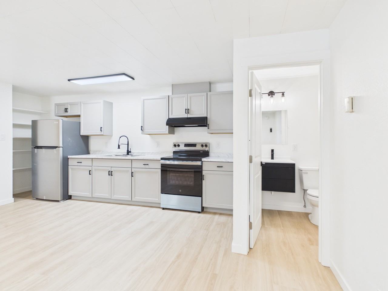 902 Gilmore St #H - Photo 5 of 9