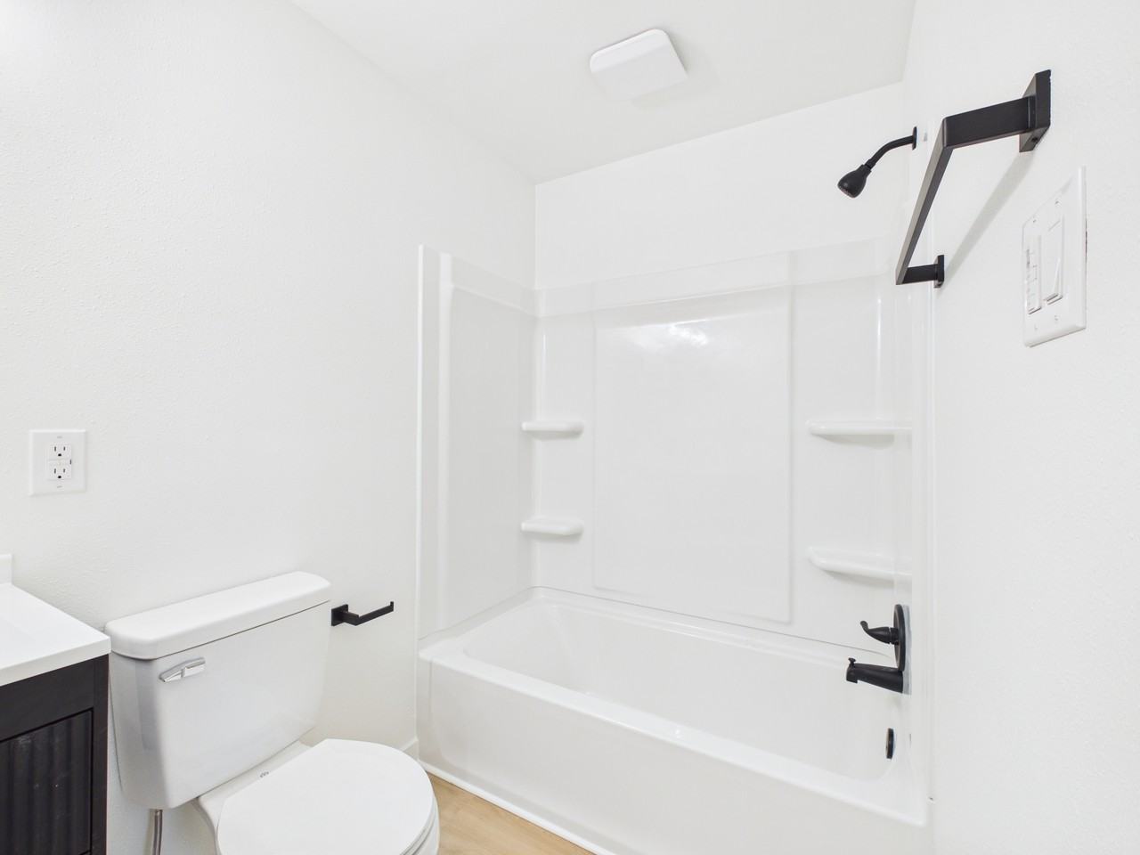 902 Gilmore St #H - Photo 7 of 9