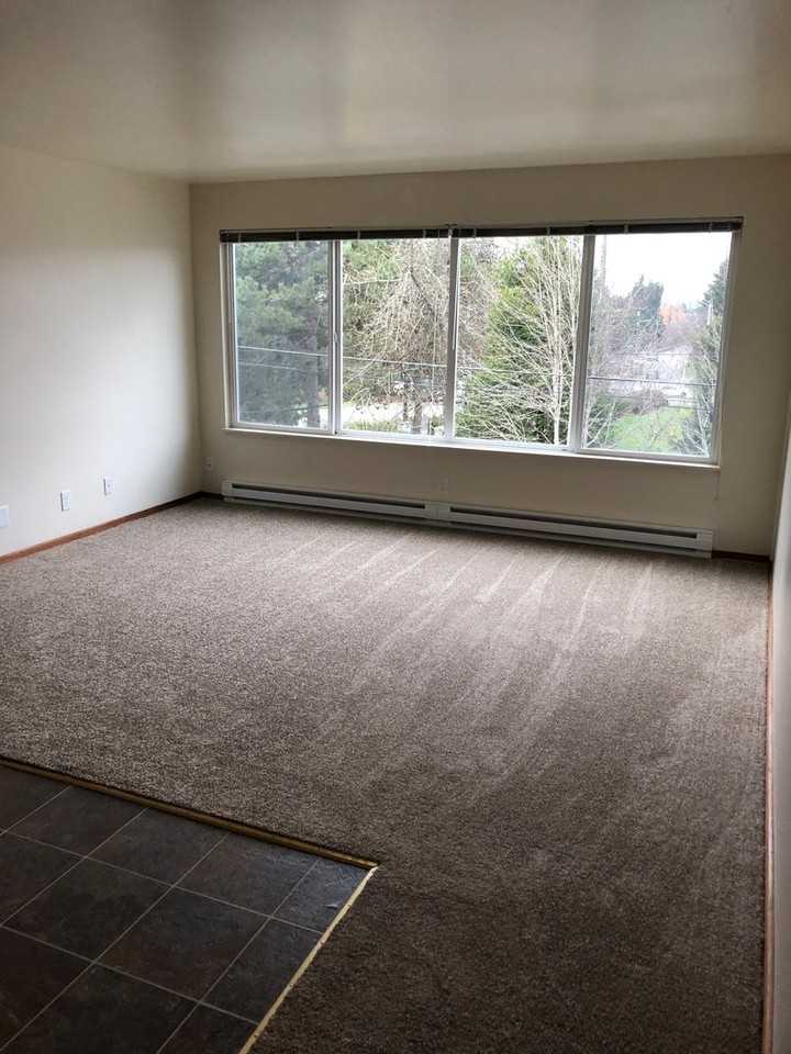 Sandpoint Manor - Photo 2 of 11