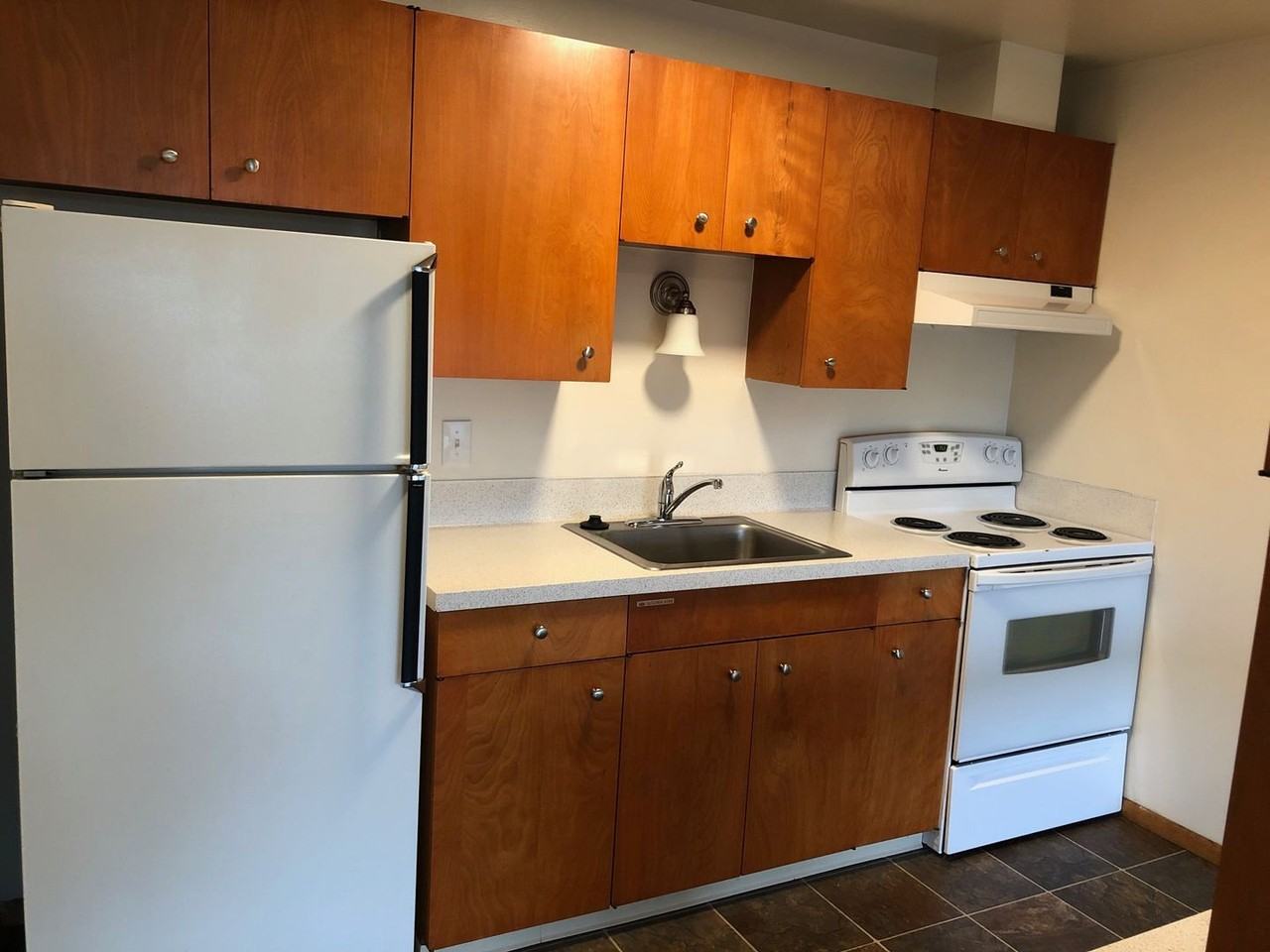 Sandpoint Manor - Photo 3 of 11