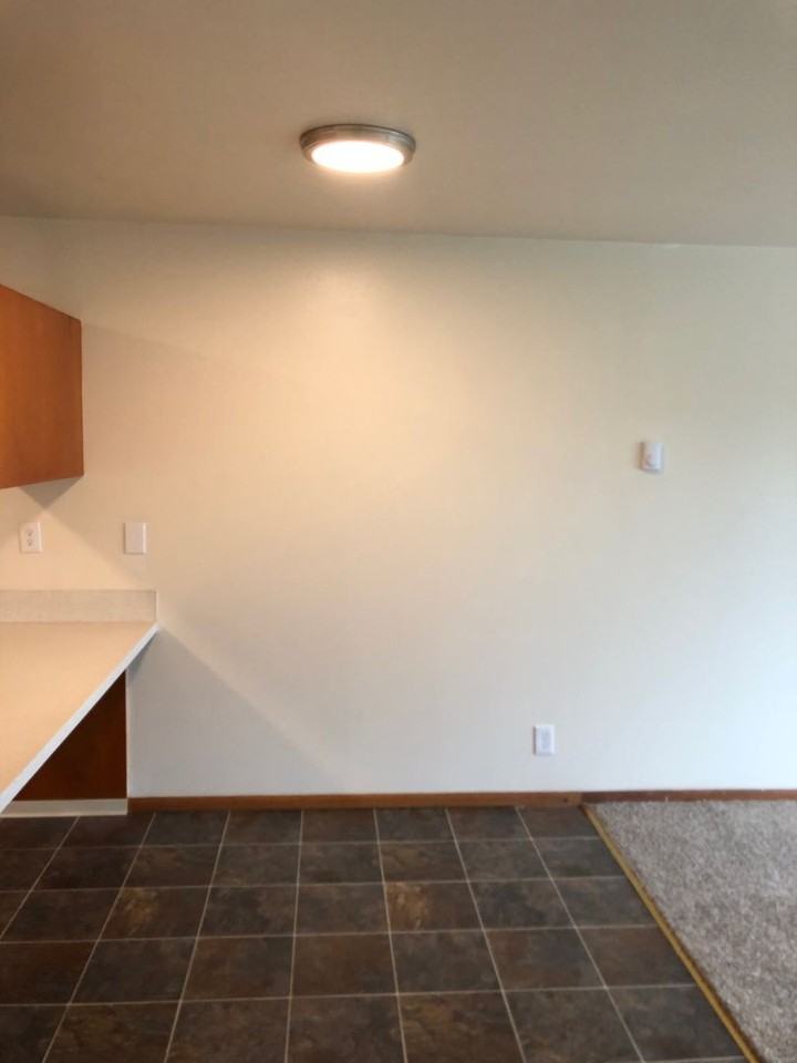 Sandpoint Manor - Photo 4 of 11