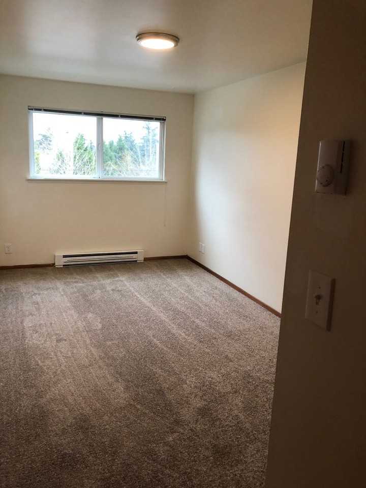 Sandpoint Manor - Photo 6 of 11