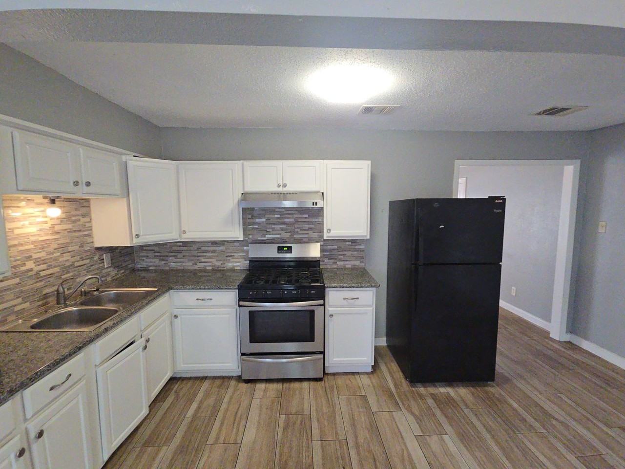 5115 Balkin St - Photo 3 of 26