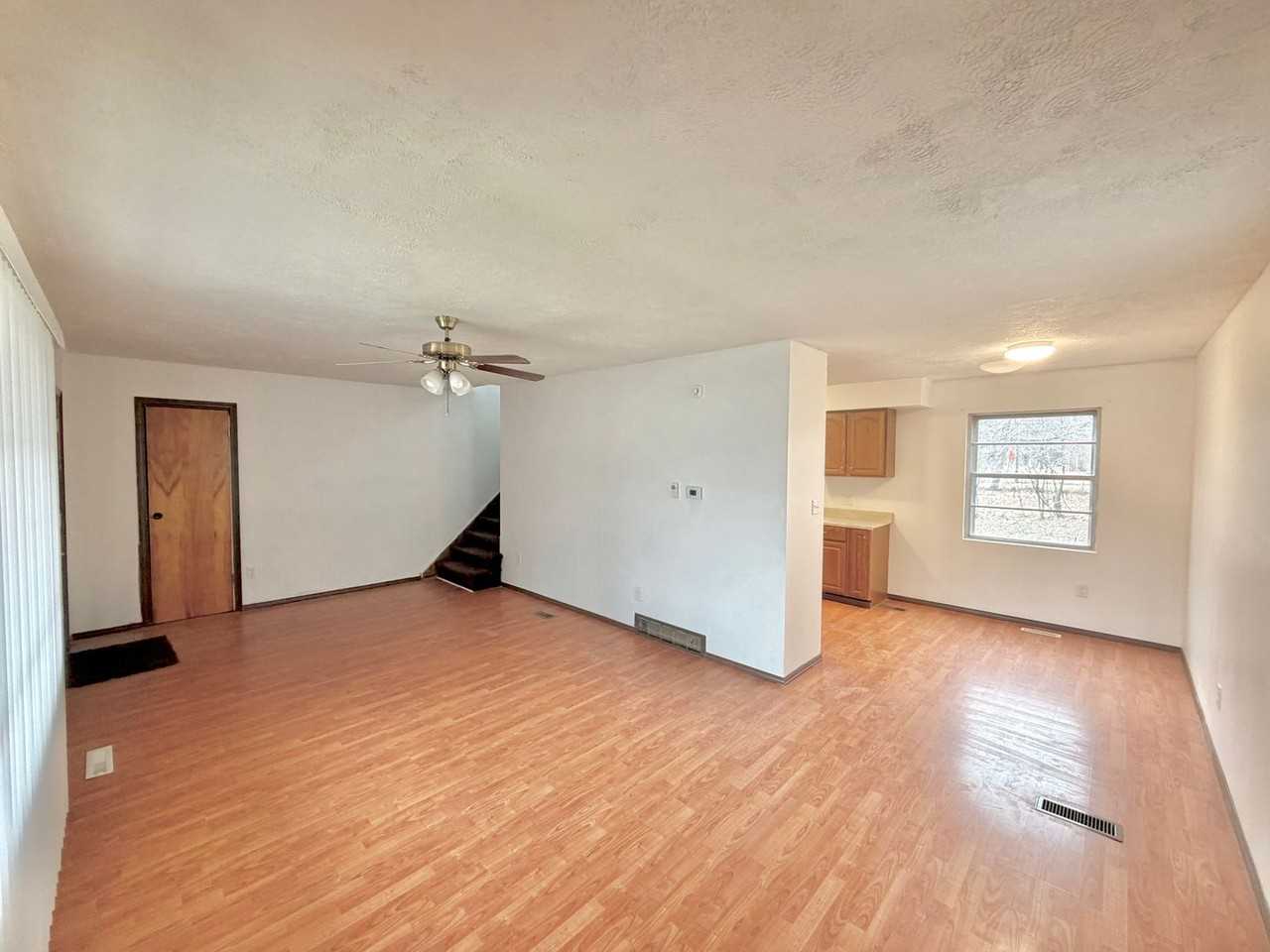 312 W Dewey St - Photo 2 of 17