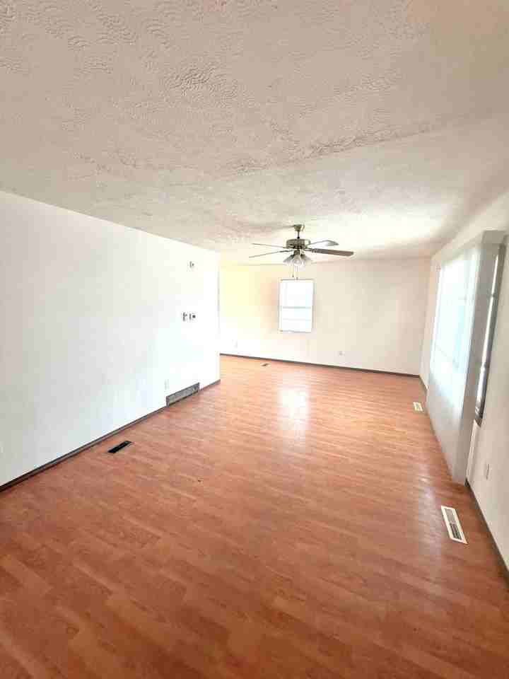 312 W Dewey St - Photo 4 of 17