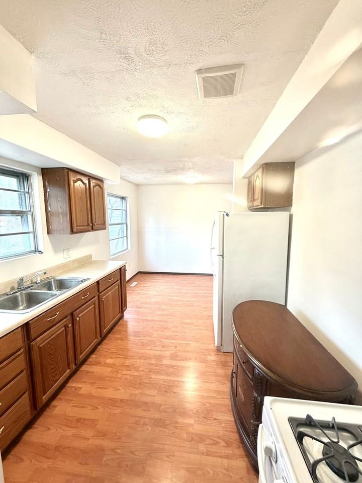 312 W Dewey St - Photo 6 of 17