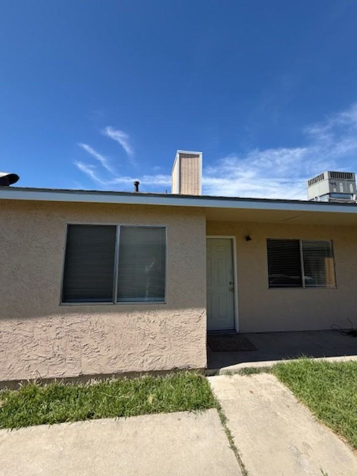 551 Seville Way - Photo 2 of 25