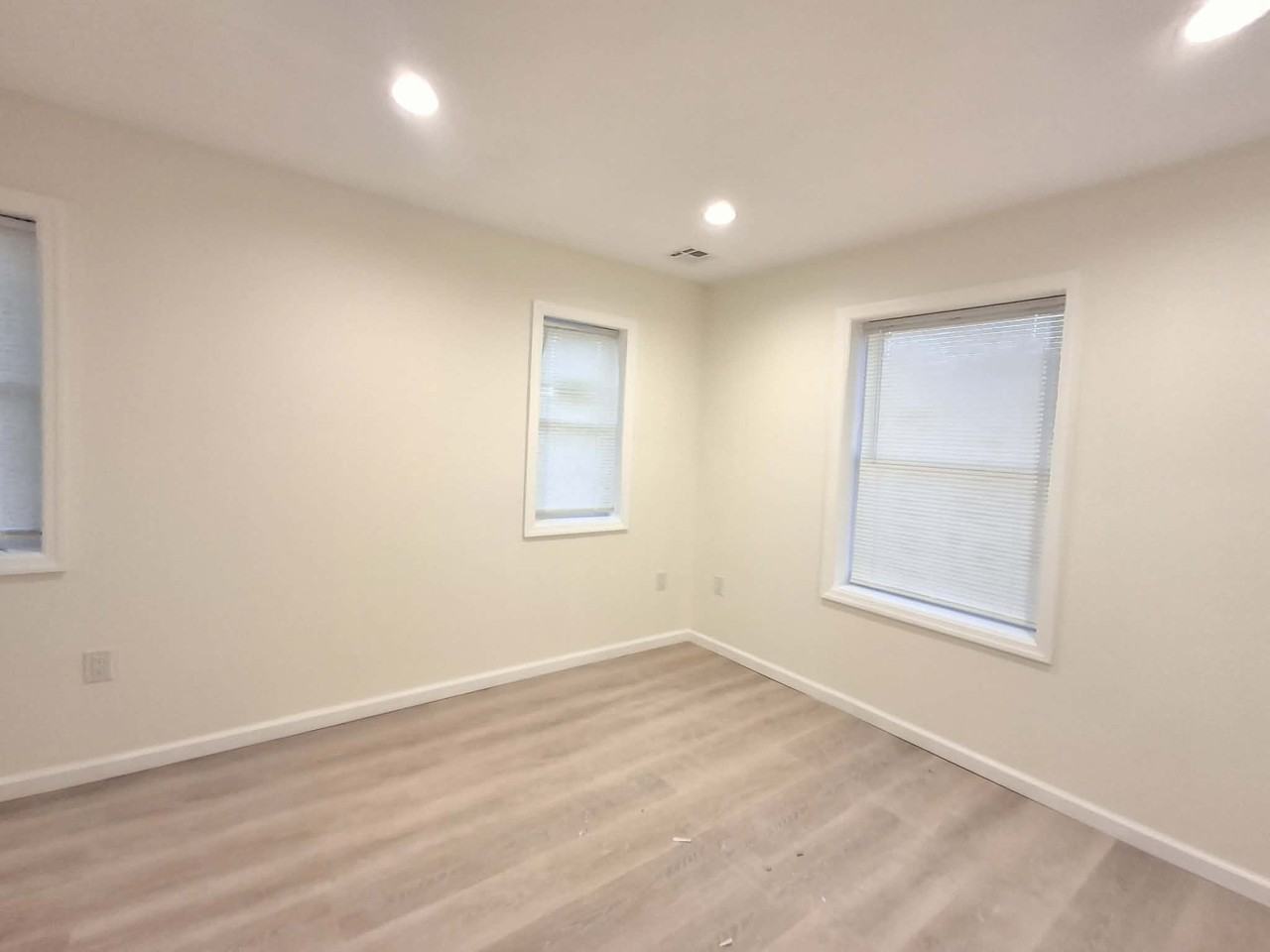 49 Hillside Ave - Photo 5 of 10