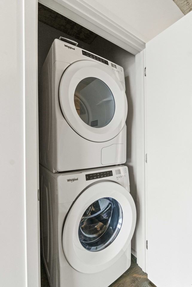 635 S Clark St - Photo 4 of 9