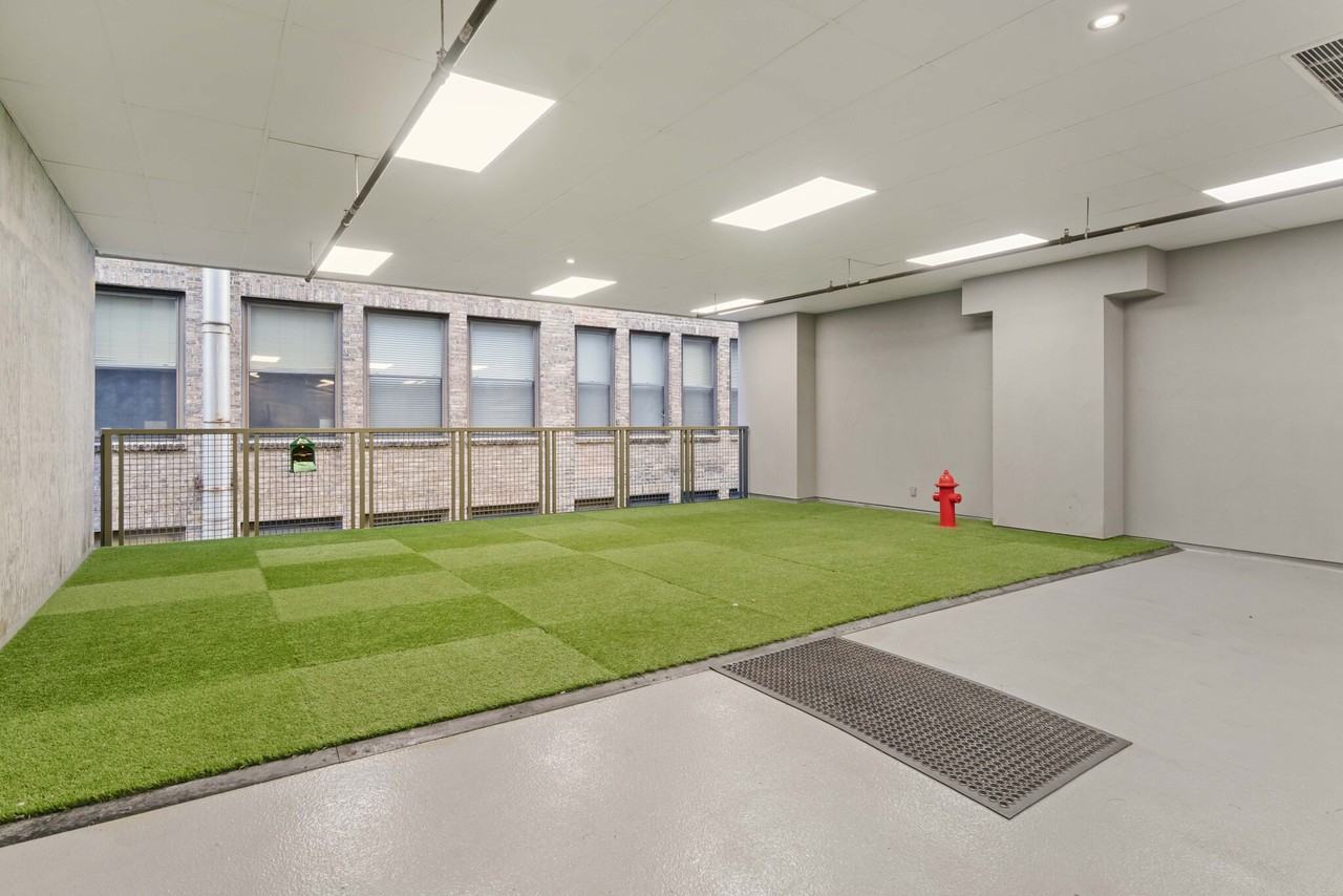 635 S Clark St - Photo 5 of 9