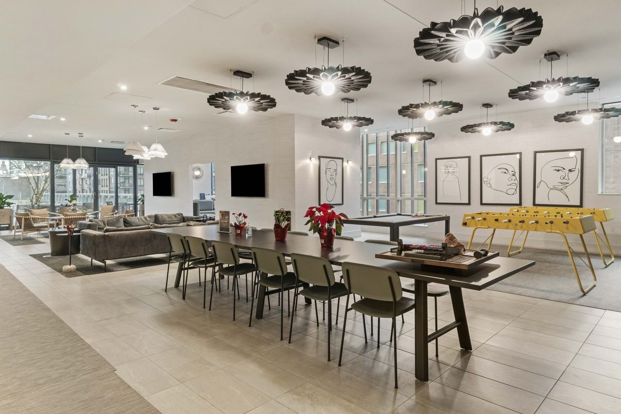 635 S Clark St - Photo 7 of 9