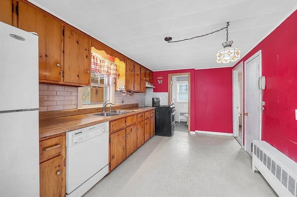 126 Groton Rd - Photo 2 of 10