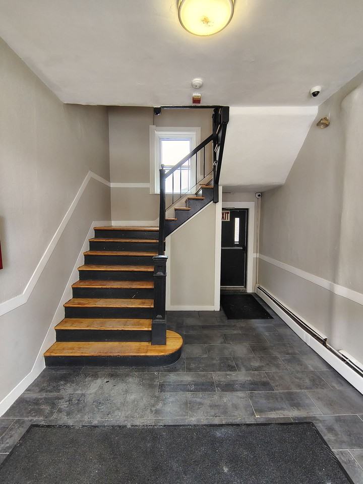 260 Washington Apartments – Modern Living in the Heart of Salem - Photo 3 of 7