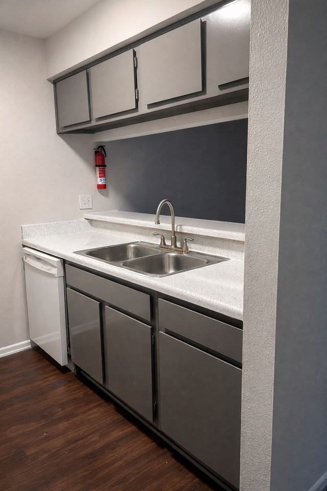 Parkwood Apartments - Photo 4 of 14