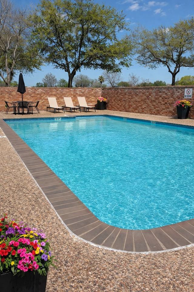 Parkwood Apartments - Photo 7 of 14