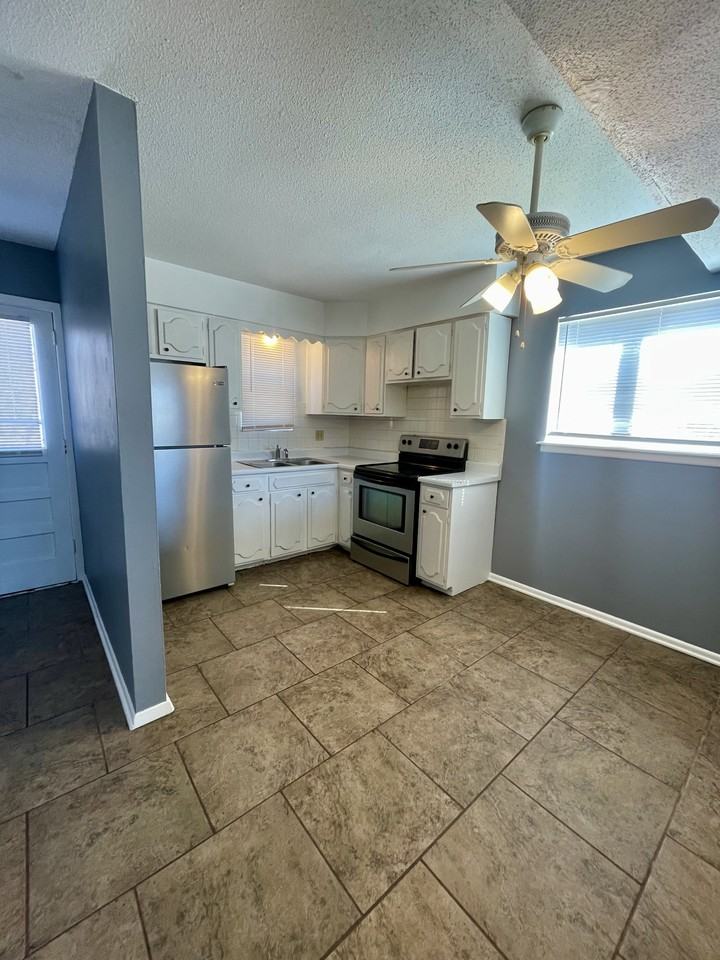 717 South Prairie St. - Photo 3 of 17