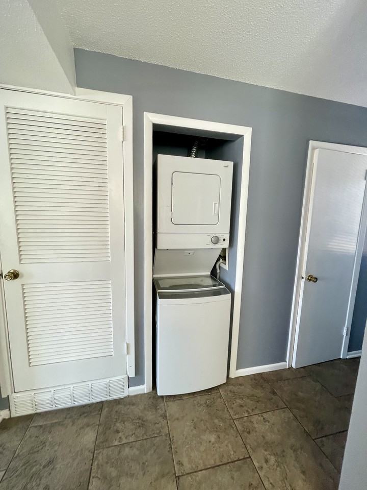 717 South Prairie St. - Photo 6 of 17