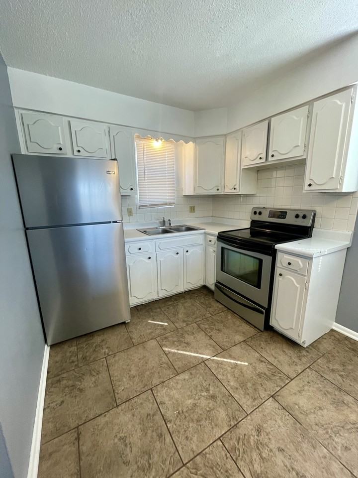 717 South Prairie St. - Photo 7 of 17