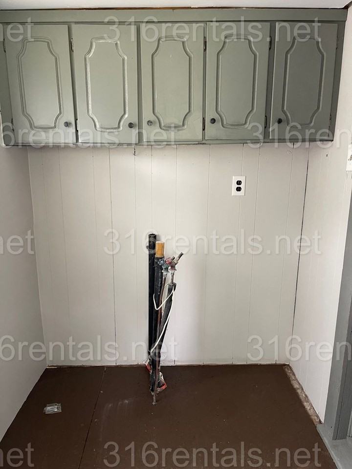 422 E 2nd St - Photo 2 of 10