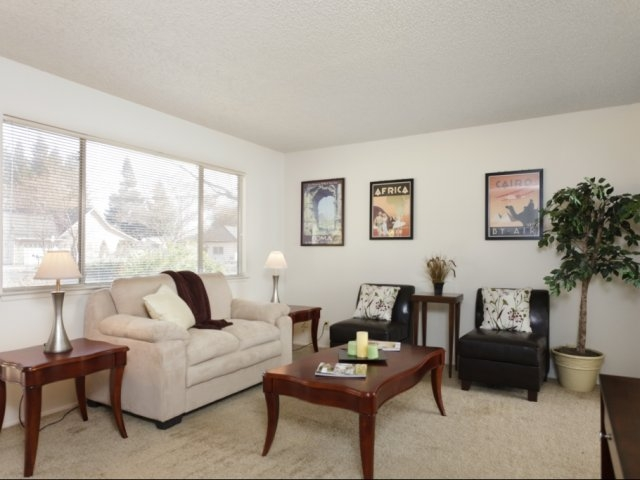 1460 Manzanita Avenue - Photo 2 of 34
