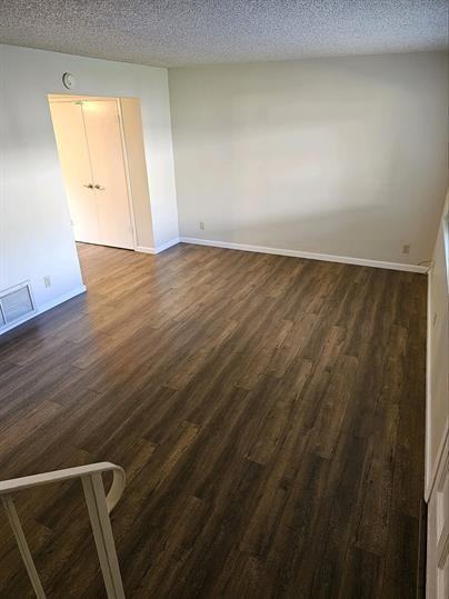 1460 Manzanita Avenue - Photo 4 of 34