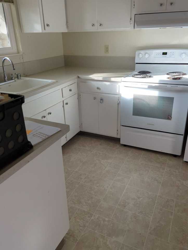 1460 Manzanita Avenue - Photo 5 of 34