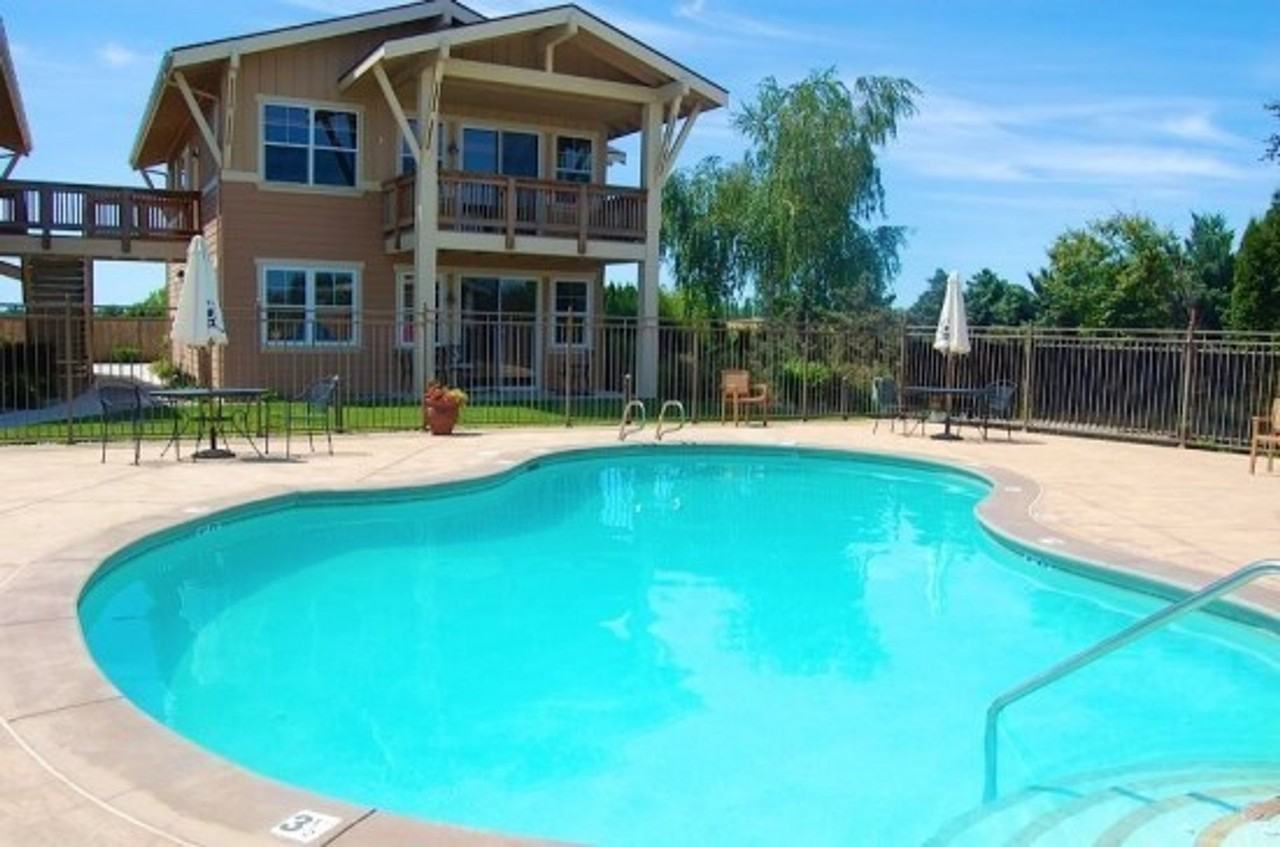 4395 Westshore Dr Ne #103 - Photo 5 of 32