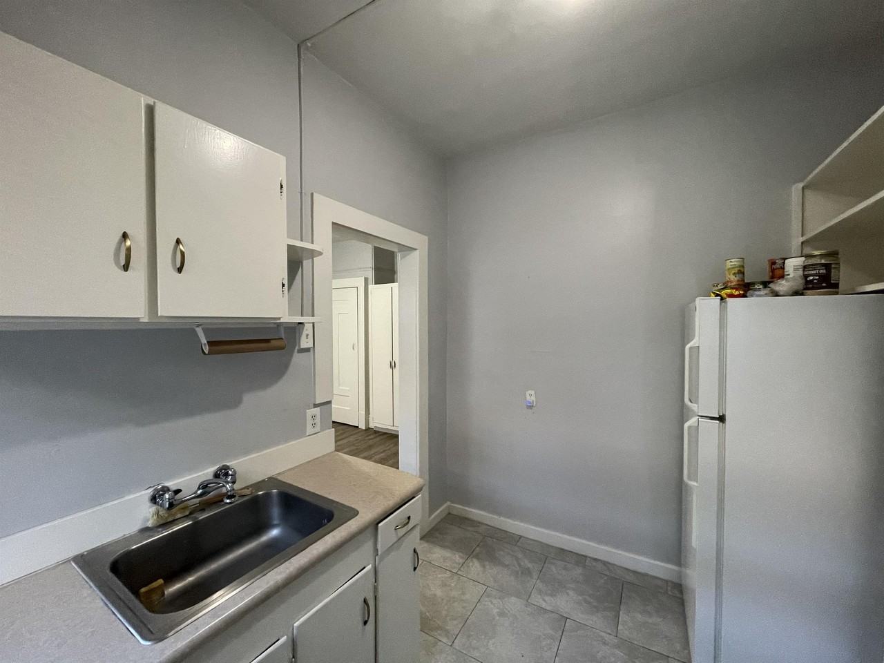 300 California Avenue - Photo 2 of 6