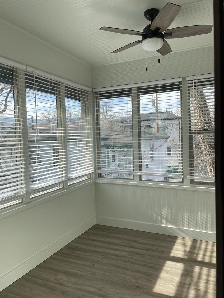 300 California Avenue - Photo 3 of 6