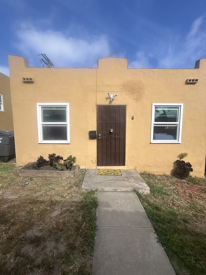 407 W. San Ysidro Boulevard - Photo 2 of 12