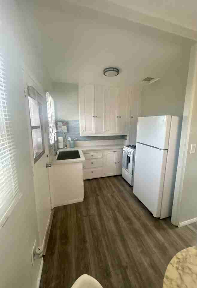 407 W. San Ysidro Boulevard - Photo 4 of 12