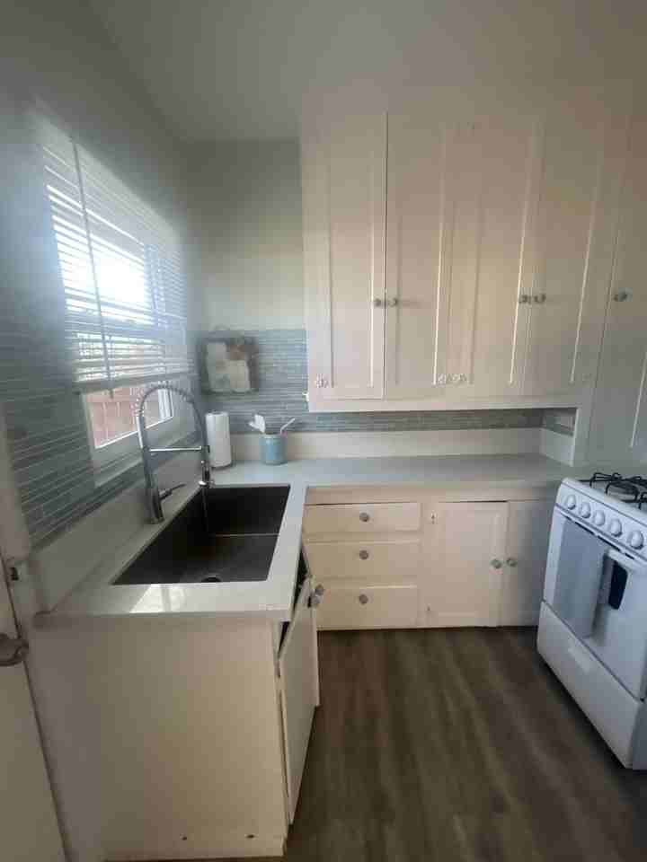 407 W. San Ysidro Boulevard - Photo 5 of 12