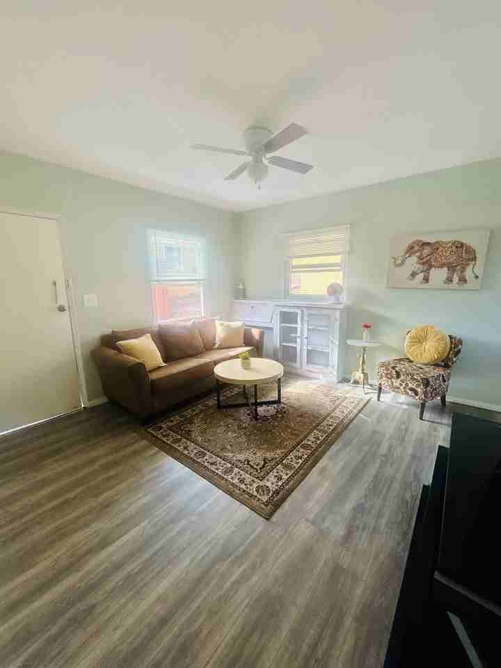 407 W. San Ysidro Boulevard - Photo 6 of 12