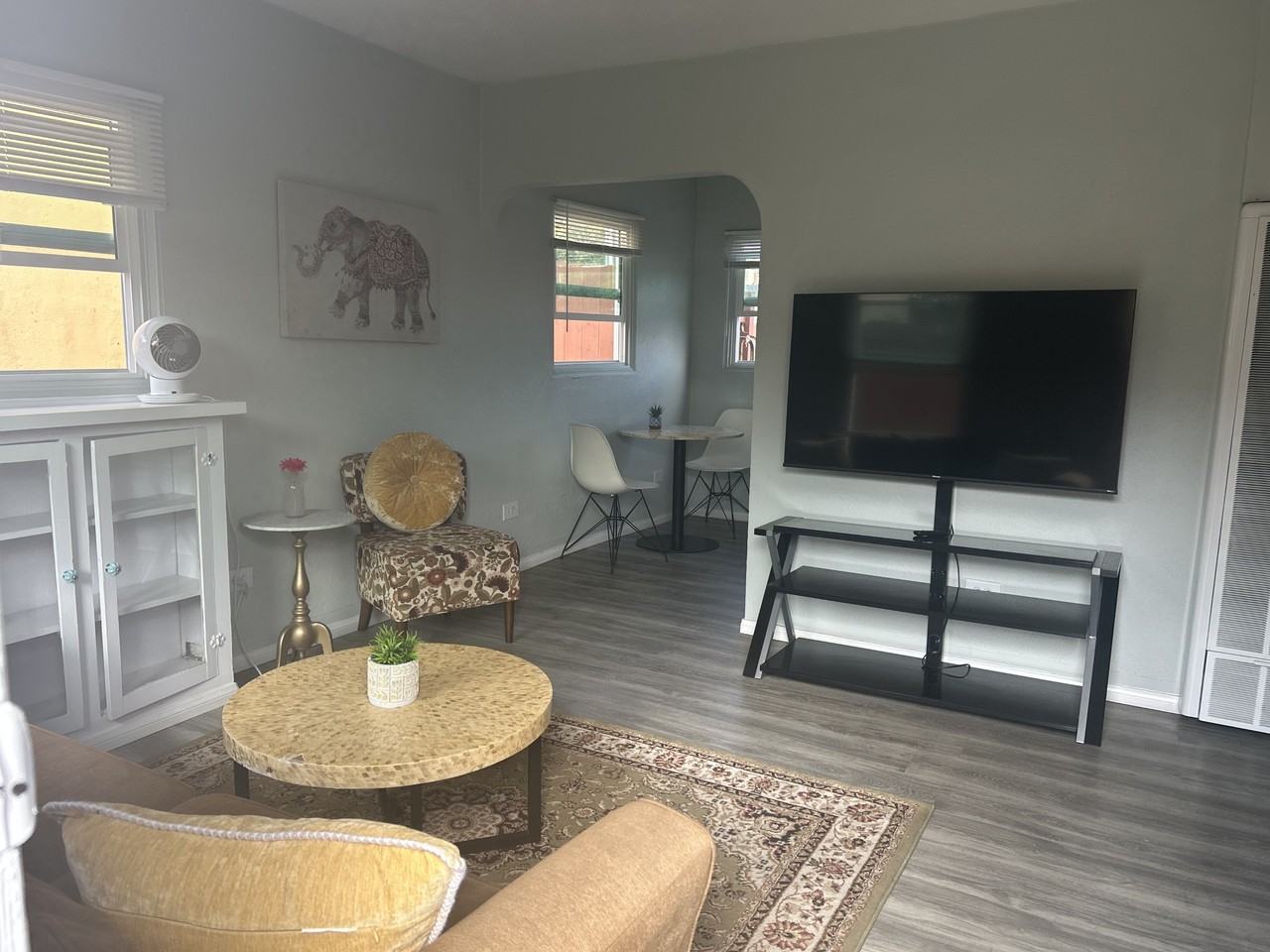 407 W. San Ysidro Boulevard - Photo 7 of 12