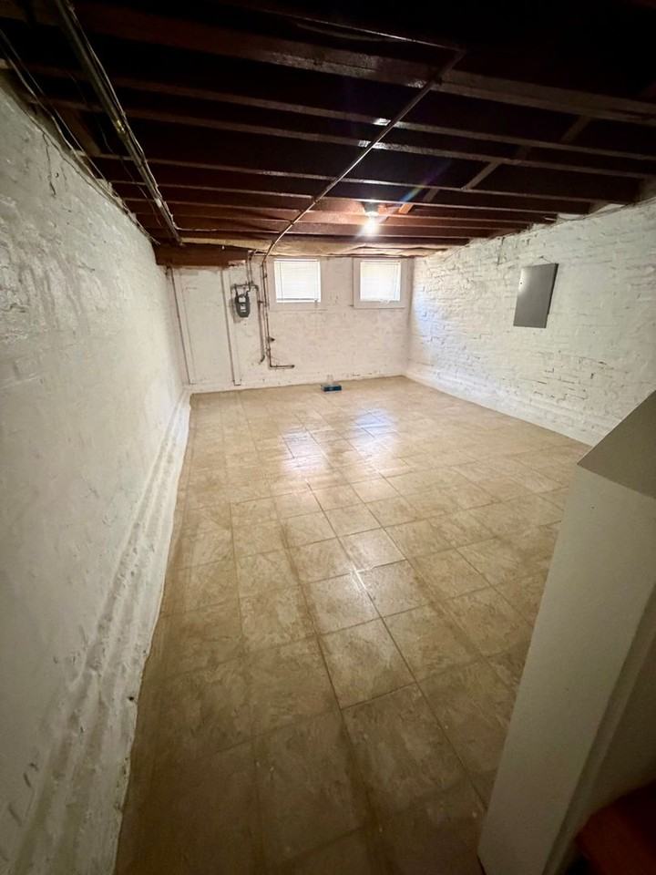 411 E Lorraine Ave - Photo 2 of 20