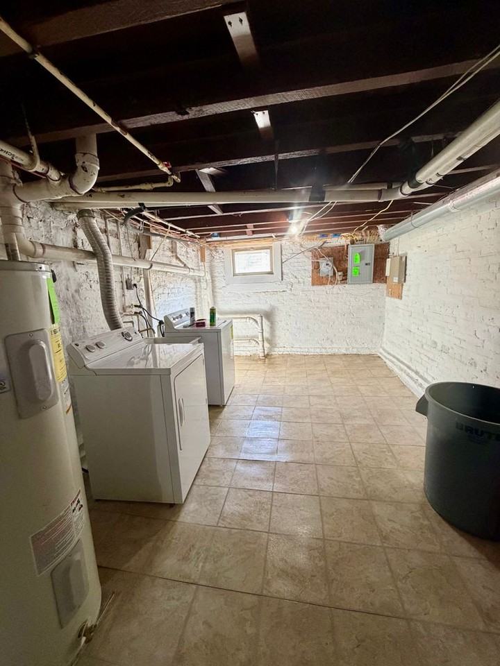 411 E Lorraine Ave - Photo 3 of 20
