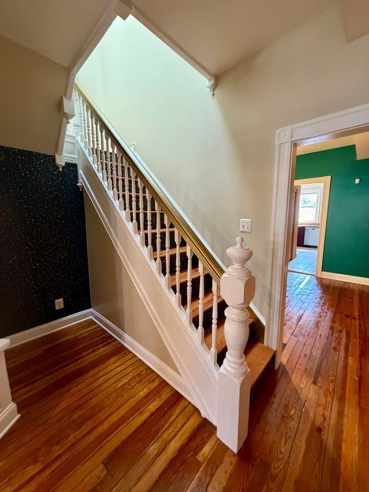 411 E Lorraine Ave - Photo 7 of 20