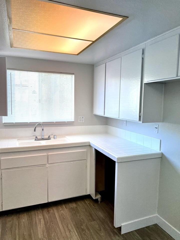380 Plymouth Drive - Photo 2 of 20