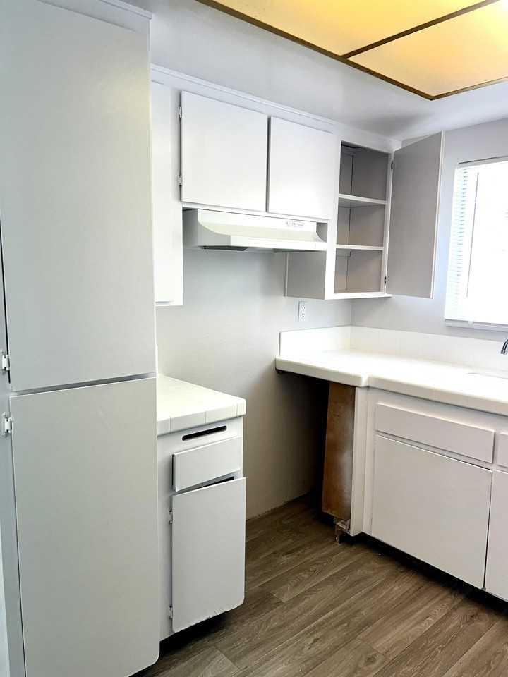 380 Plymouth Drive - Photo 3 of 20