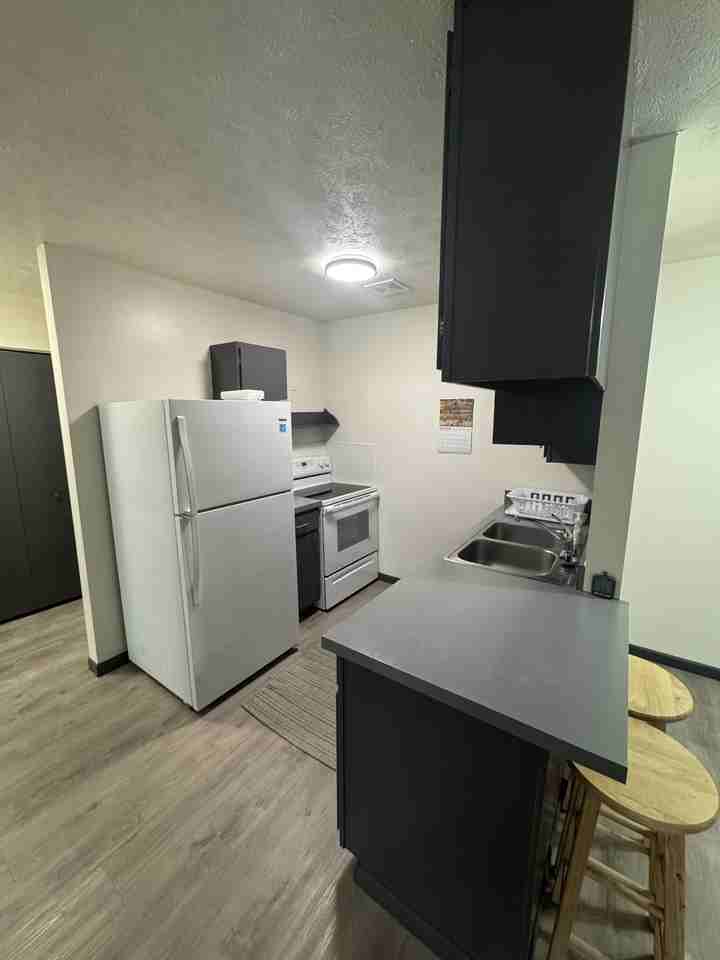 308 Windsor - 5 #5 - Photo 3 of 8