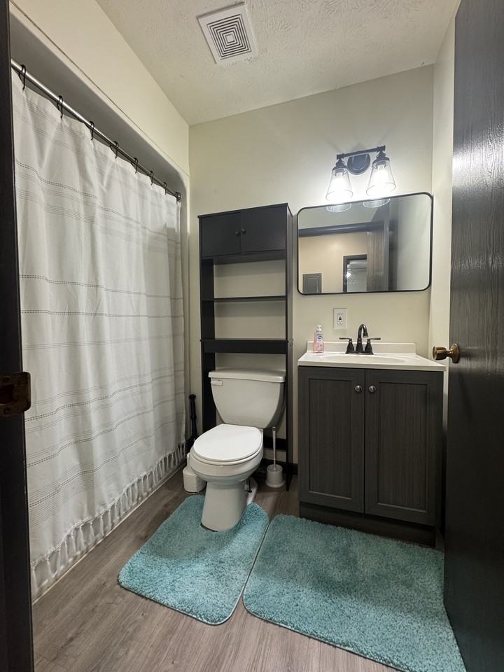 308 Windsor - 5 #5 - Photo 4 of 8