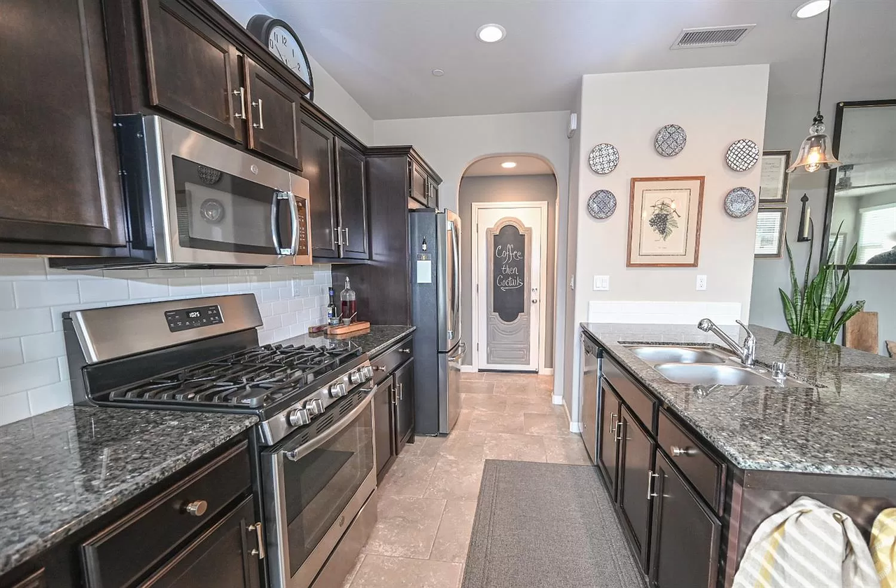 1528 Lambourn Way #NA - Photo 2 of 12