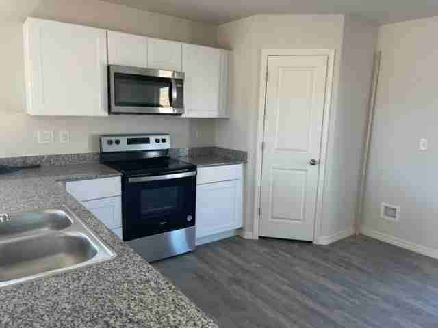 561 Holly St #NA - Photo 2 of 8