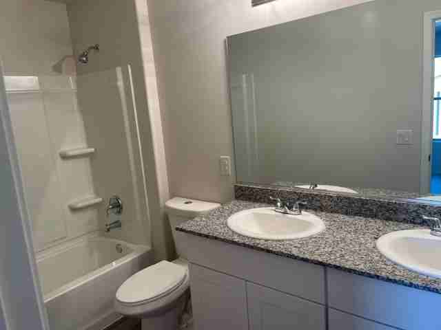 561 Holly St #NA - Photo 4 of 8