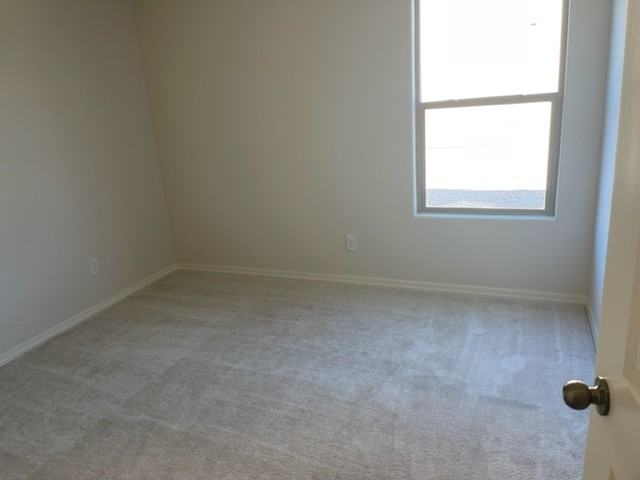 561 Holly St #NA - Photo 6 of 8