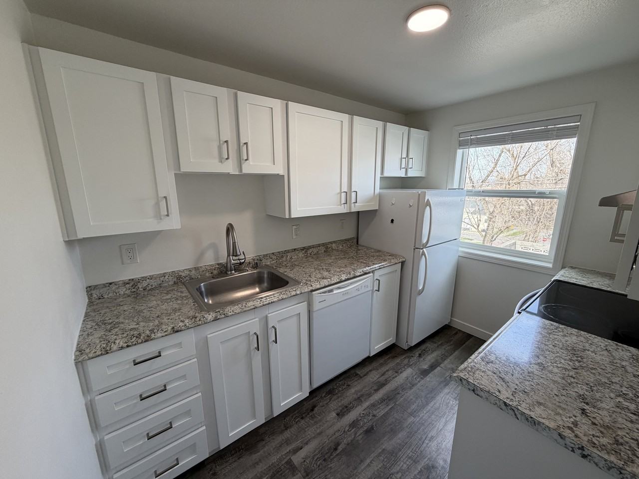 SouthRidge Apartments (1622 W 7th) - Photo 3 of 29