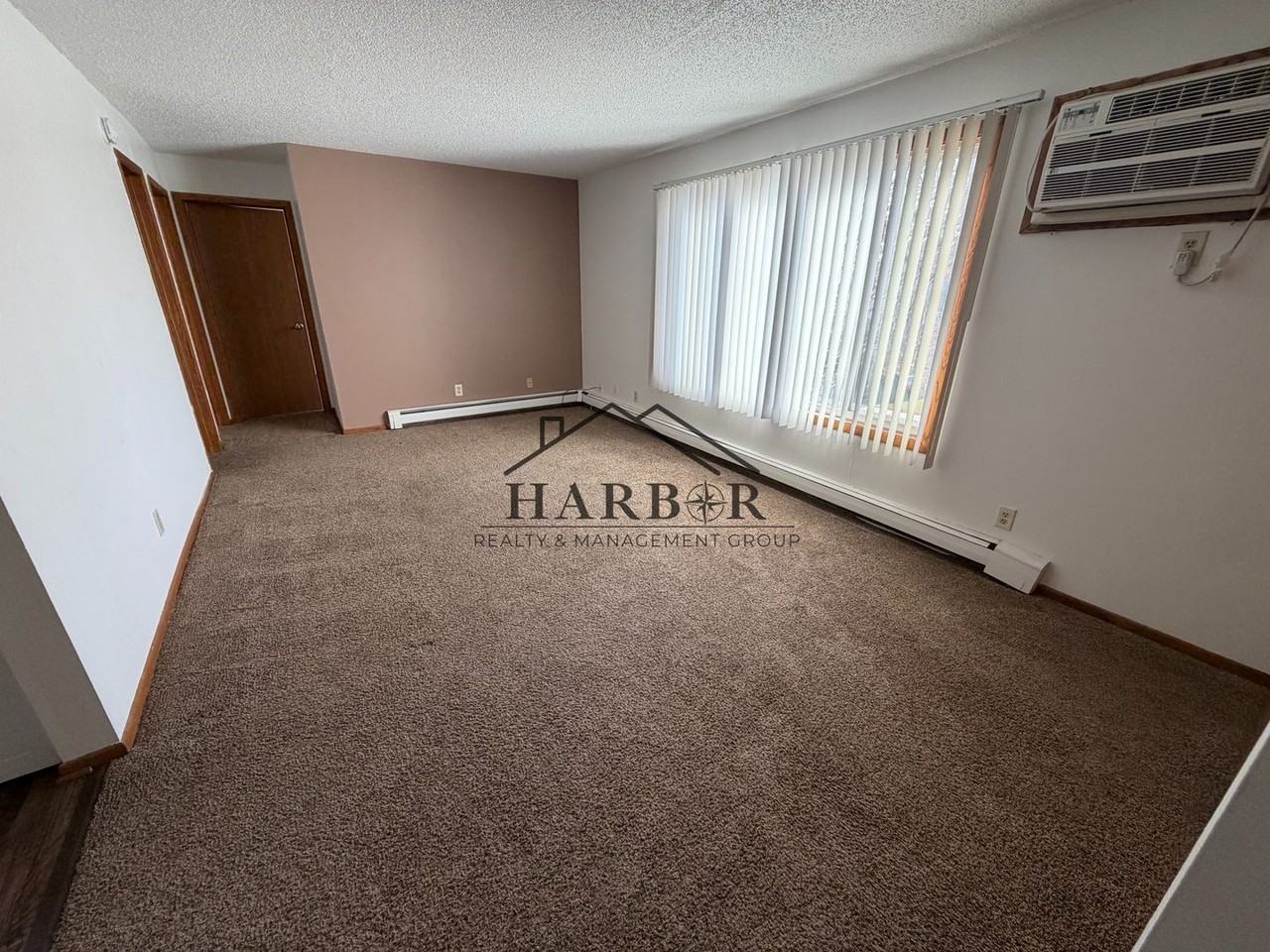 110 2nd Ave Ne - Photo 2 of 7